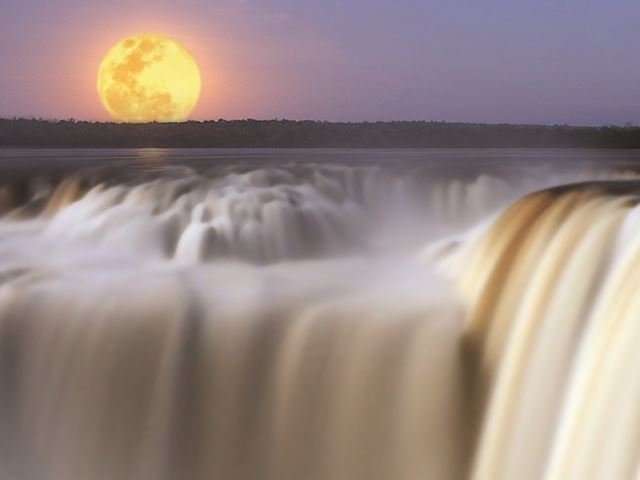 Cataratas Con Luna Llena