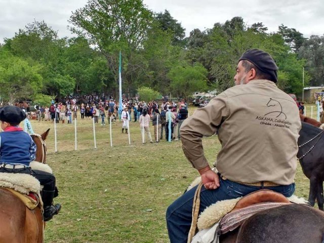 Cabalgata y día de campo en Askama