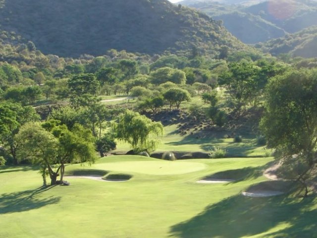 Golf y Sierras